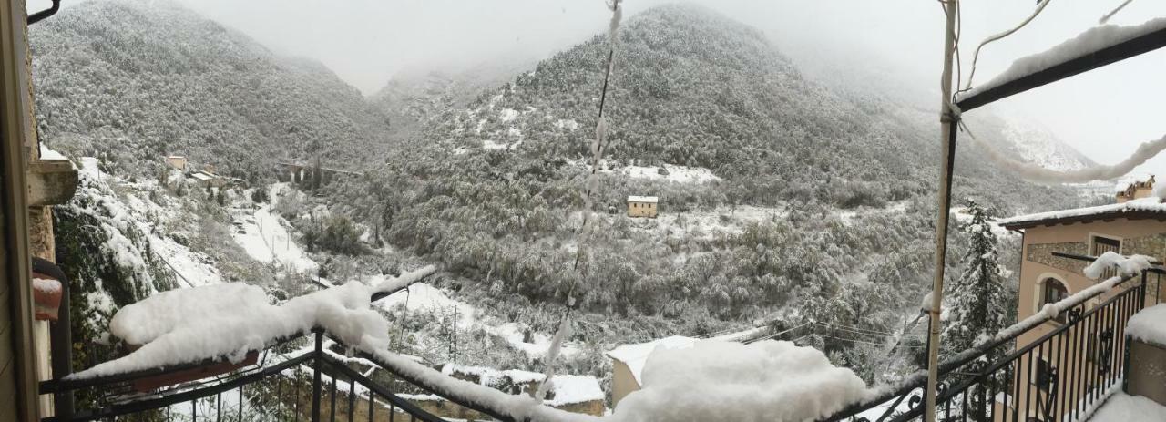 Casa Ai Piedi Della Riserva Naturale Pettorano sul Gizio ภายนอก รูปภาพ