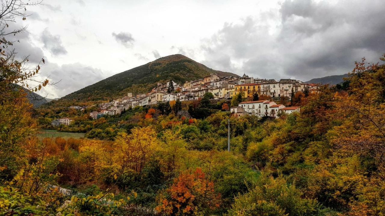 Casa Ai Piedi Della Riserva Naturale Pettorano sul Gizio ภายนอก รูปภาพ